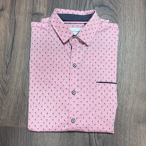 NWOT mens casual button down pink with navy palm tree - small - Picture 2 of 6